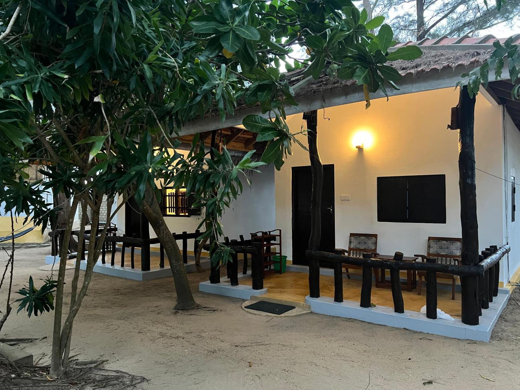 Sand Dune Beach Resort & Surf Camp Arugam Bay Exterior photo
